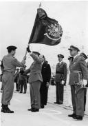 Dia da FAP - Entrega da Bandeira Nacional ao BCP pelo Presidente da República Gen Craveiro Lopes