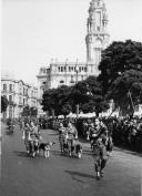 Dia da FAP - Desfile de Tropas nas ruas da Cidade do Porto (Torre dos Clérigos ao fundo) 1959